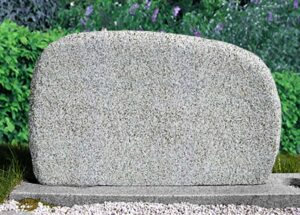 Steinur 104