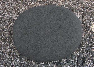 Steinur 329